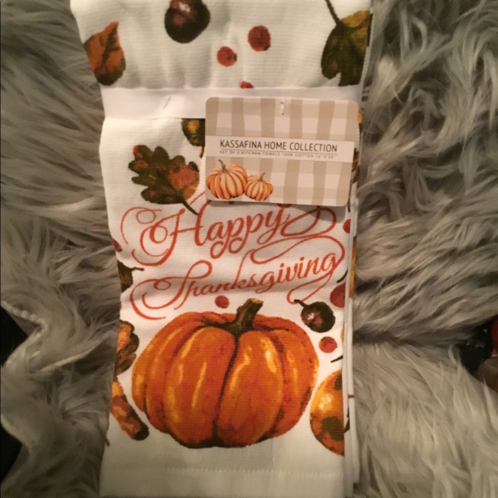 Thanksgiving Pilgrims & Towel Set - Picture 4 of 4